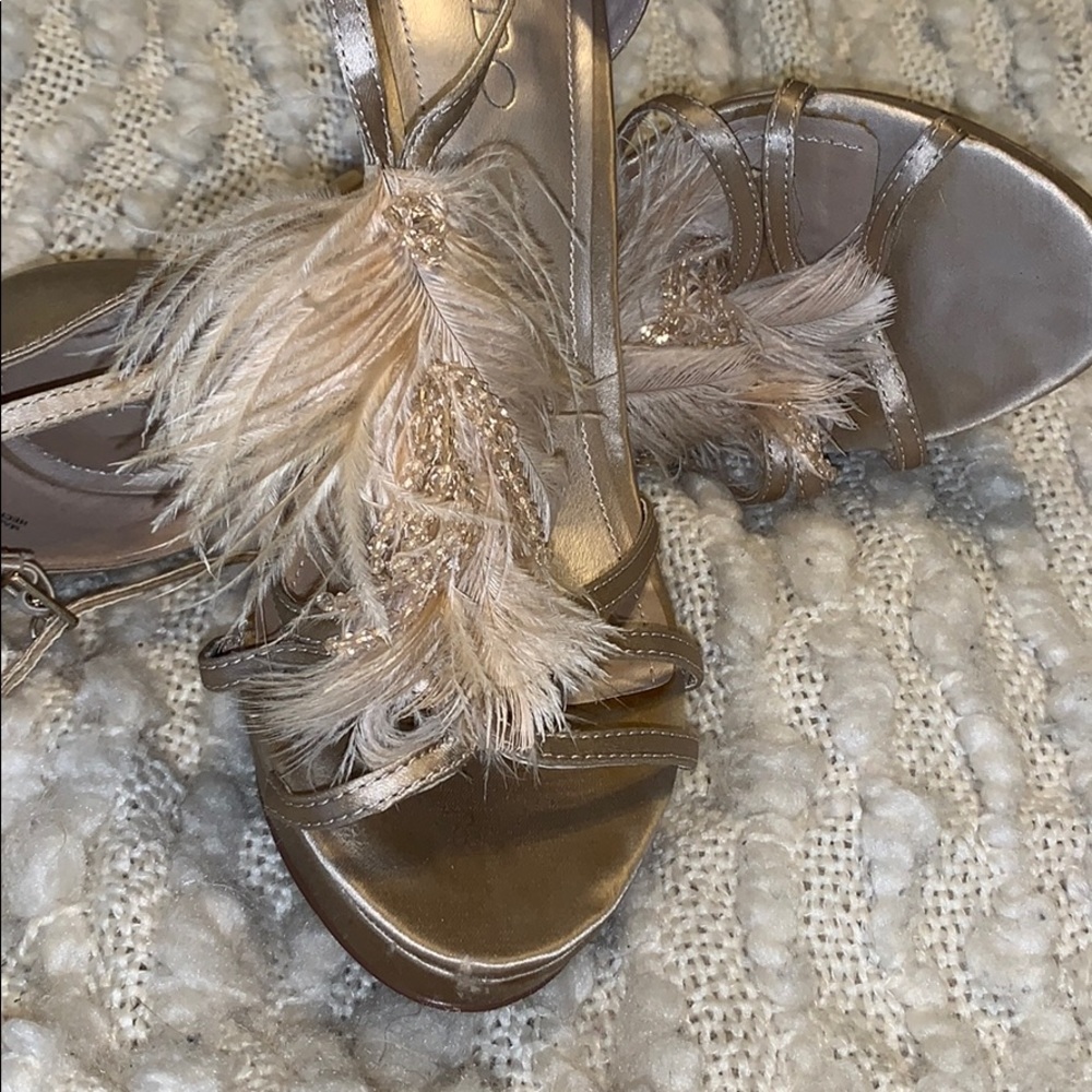 Aldo champagne colored satin heels with feathers - Picture 7 of 8